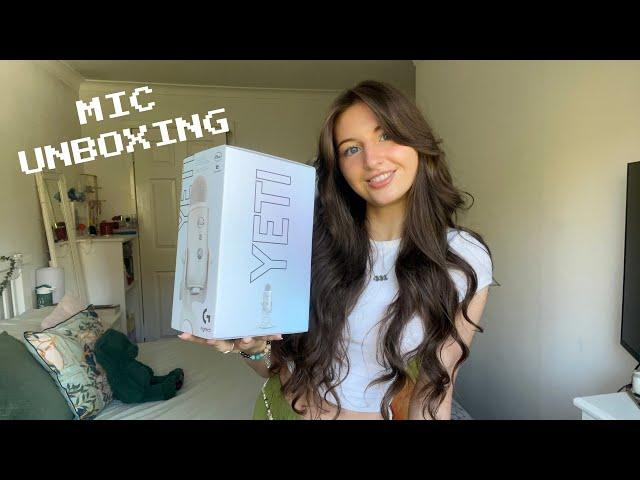 ASMR Unboxing my new mic!️(box tapping, scratching, whispering)