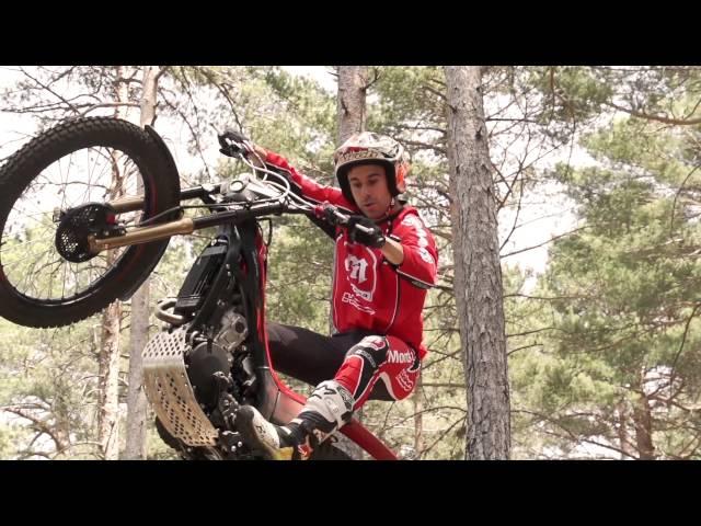 ¡Toni Bou prueba la nueva Montesa Cota 300RR!