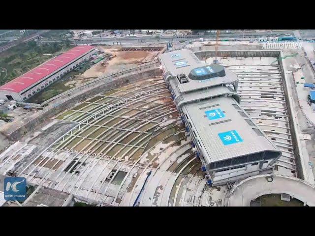 30,000-ton bus terminal moved horizontally in Xiamen, China