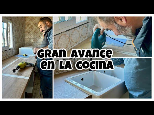 #85  POR FIN GRAN AVANCE EN LA COCINA 🪚/ colocamos el fregadero de cerámica ️