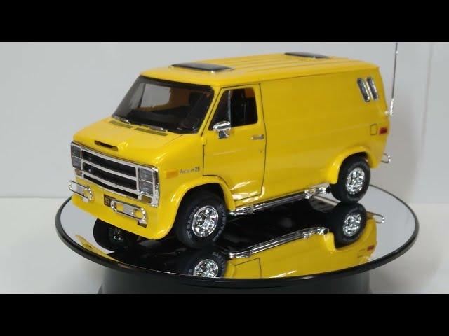 Revell 76 Chevy Van California Cruiser 1/24 Scale Model