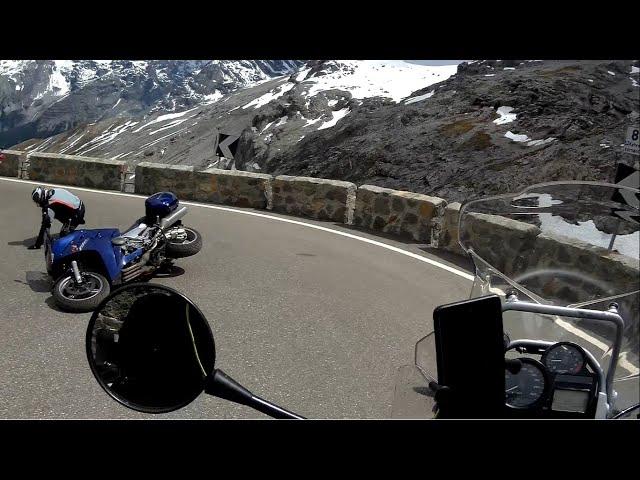 Passo dello Stelvio 06.2023 - Crash Yamaha FJR 1300, Stelvio Pass, Przełęcz Stelvio.