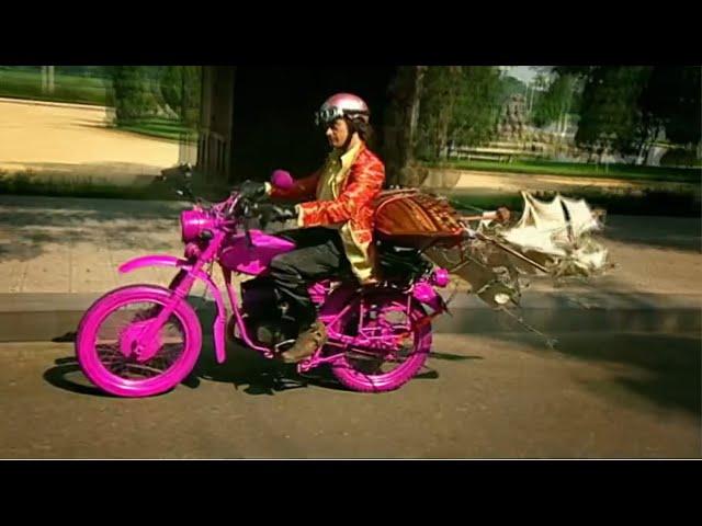 Top Gear | Jeremy Clarkson, James May and the people of Vietnam spray Richard Hammond's bike pink