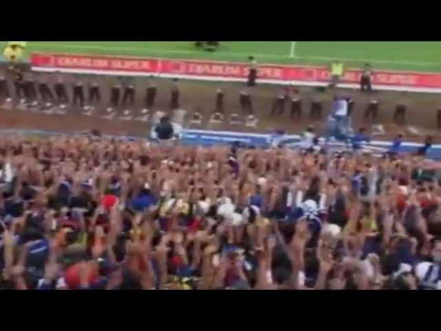 AREMANIA IN ACTIONS.WMV (stadium kanjuruan malang city) AREMA INDONESIA