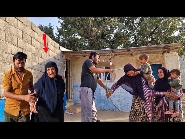 Hamid tries to build a beautiful house for his stepmother, much to his daughter-in-law's dismay.