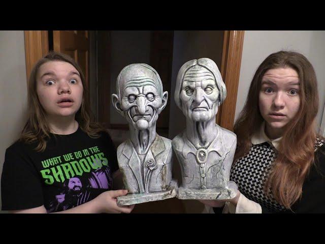 STATUE COMES TO LIFE. (SCARY)