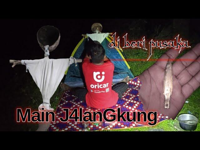 SOLO CAMPING HOROR bermain JalanGkung di kuburan tua || dapat pusaka / Xha Esa