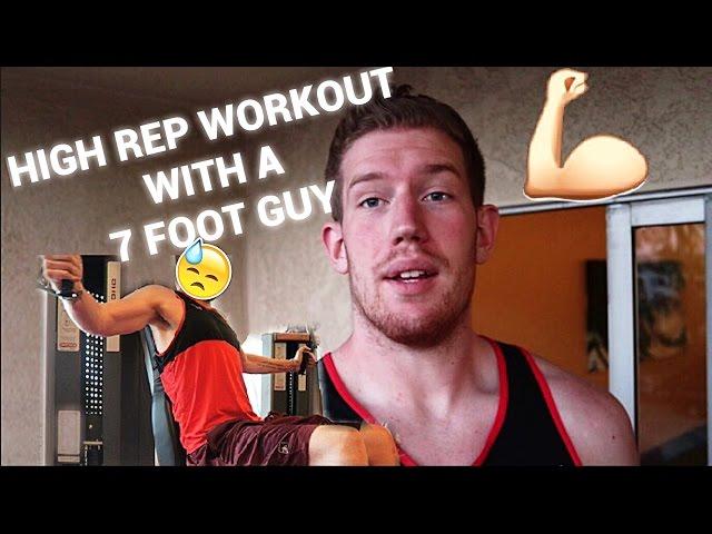 WORK OUT WITH A 7 FOOT GUY! - My 7 foot life-