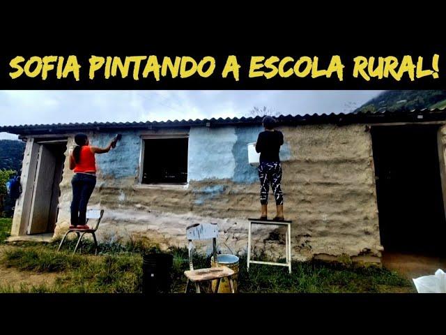 SOFIA PINTANDO A ESCOLA RURAL!️