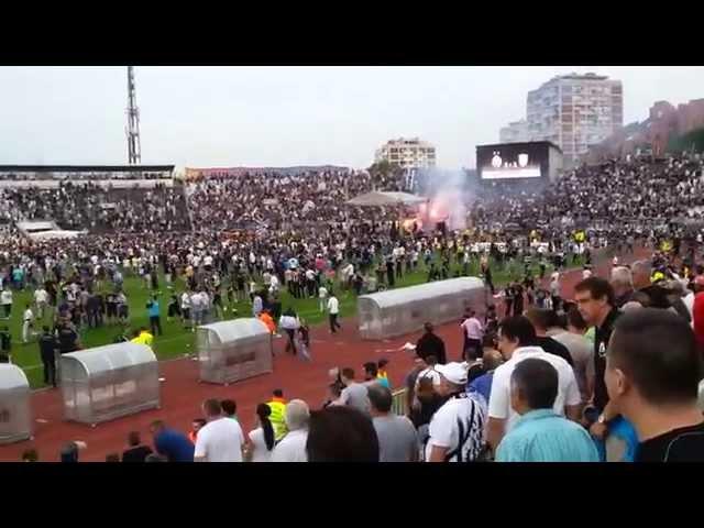 FK Partizan proslava 26. titule šampiona - Grobari uleću na teren