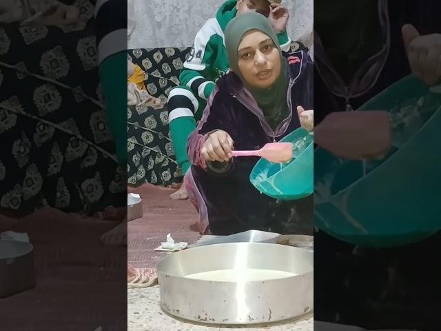 طريقة عمل كيكة البسيطه الفيديو كامل على القناه وكريم وقف معاياضد ابوه 