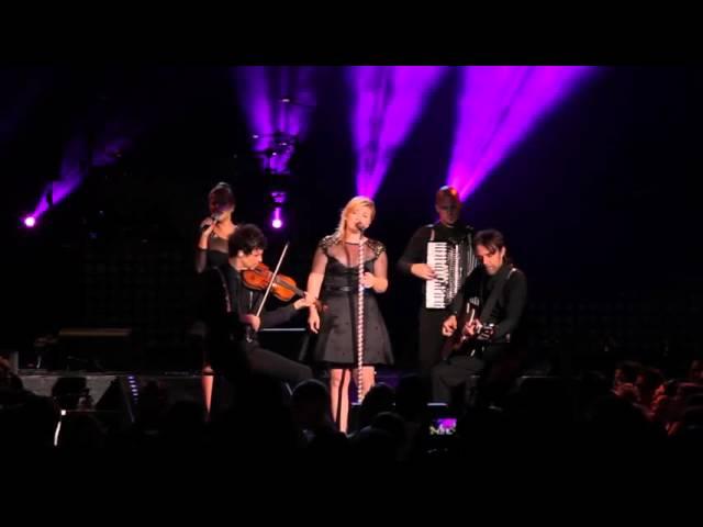 Kelly Clarkson - Don't You Wanna Stay [Live]