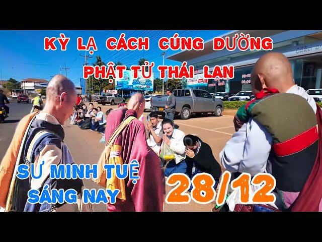 Sư minh tuệ sáng nay 28/12 Kỳ lạ phật tử Thái Lan cúng dường hiếm thấy