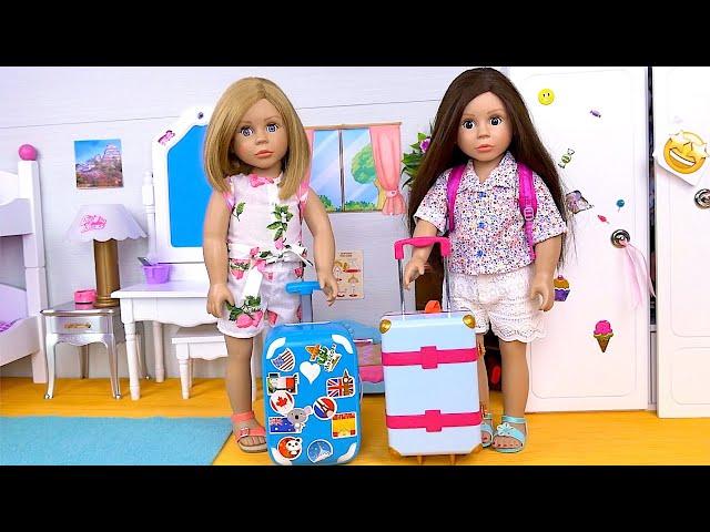 Doll Sisters Packing Travels Bags for Summer Vacation - Play Toys Compilation