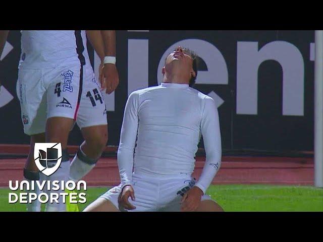 Extraordinario gol de Lainez que se va expulsado en el festejo