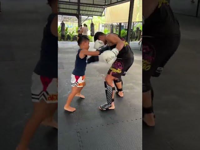 7yr Old Muay Thai Kid Vs Master Yod