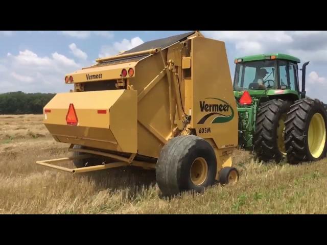 Vermeer Round Baler , Vermeer 605M , Baling Straw , Swindell Farm Equipment