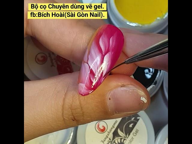 Vẽ Cọ bản tròn gel.