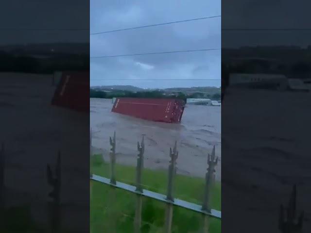 12MTR CONTAINER FLOATING DUE TO HEAVY RAIN & STRONG WIND IN DURBAN,SOUTH AFRICA #shorts