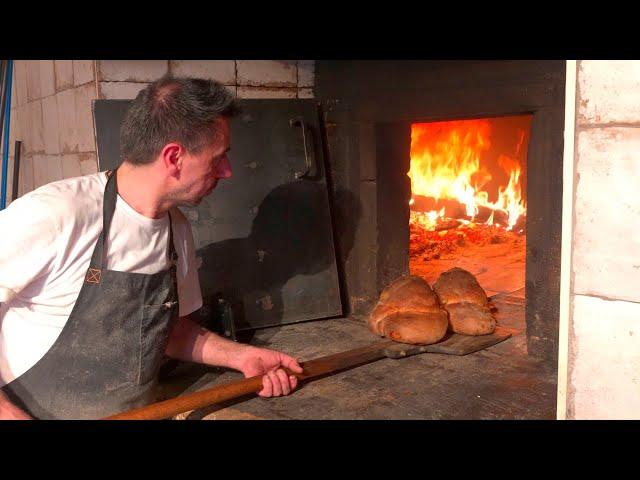 More than 600 years! A historic bakery that has been baking in a wood-fired oven 【Altamura, Italy】