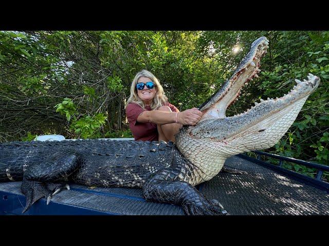 Krystal slays a DRAGON!!! Florida Gator Hunt￼ *Catch & Cook*