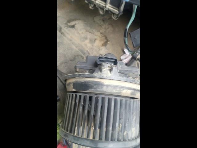 Freighliner m2 blower motor shorts in cab