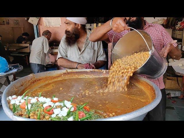 Chole Bhature for Rs 25 | Cheapest Punjabi Food in Mumbai | Indian Street Food