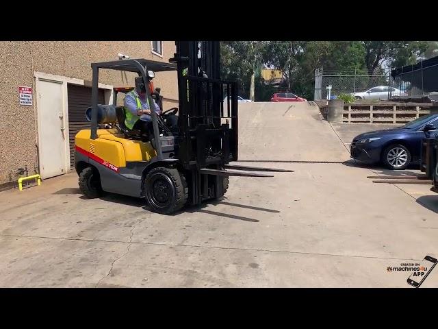 Nissan / TCM 3 T Forklift