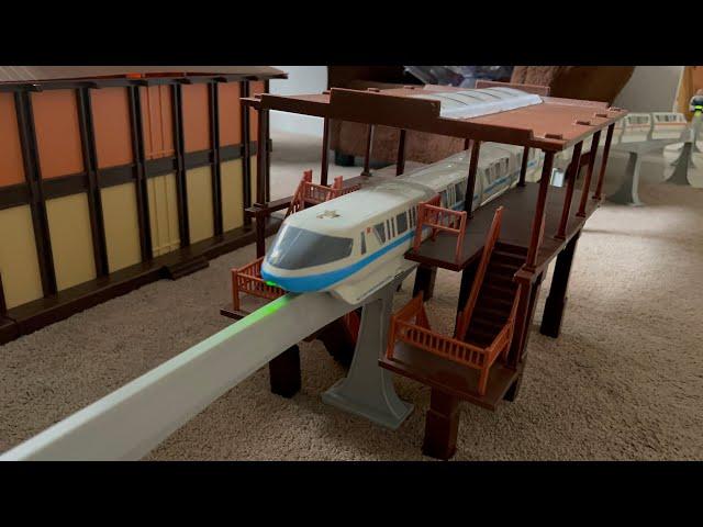 Disney world and land monorail toy setup and run