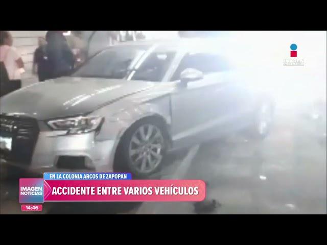 Intenso caos vial por carambola en Arcos de Zapopan