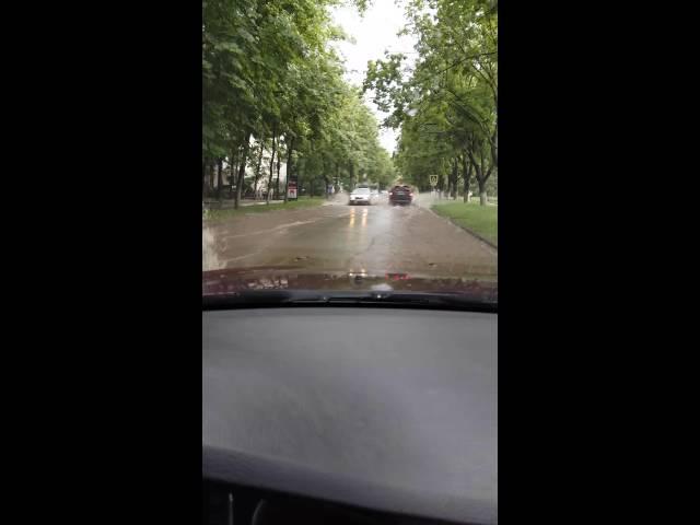 Улица Роз 31 июня ливень