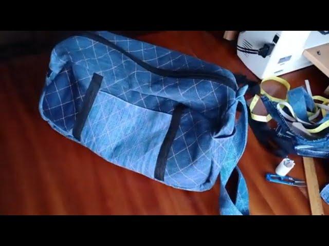 Спортивная сумка из старых джинсов 