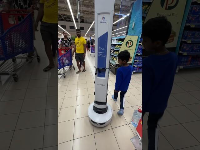 Crazy Imran Exploring Robot in the Dubai Grocery Store #carrefour #dubailife #habibi #kidsvideo