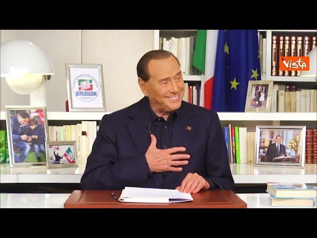 La battuta di Berlusconi: "Vota per il Partito Comunista... No, ho sbagliato, Forza Italia"