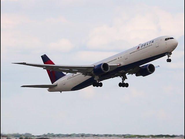 Delta 767-400 take off, ATL