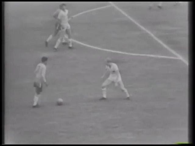 Garrincha some dribblings vs Bobby Moore / Brazil - England (World Cup 1962)