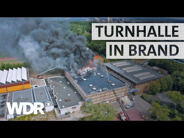 Hallendach in Flammen | S03/E04 | Feuer & Flamme | WDR