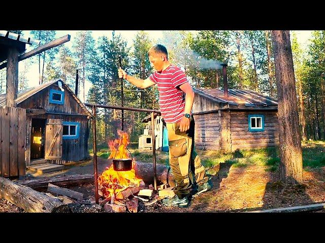 ЖИЗНЬ В ТАЙГЕ  \  БАНЯ, УХА ИЗ ПЕТУХА И СВЕЖЕСОЛЁНЫЙ ХАРИУС \  ДОМАШНЯЯ ВОДКА от  УСТАЕВА и К