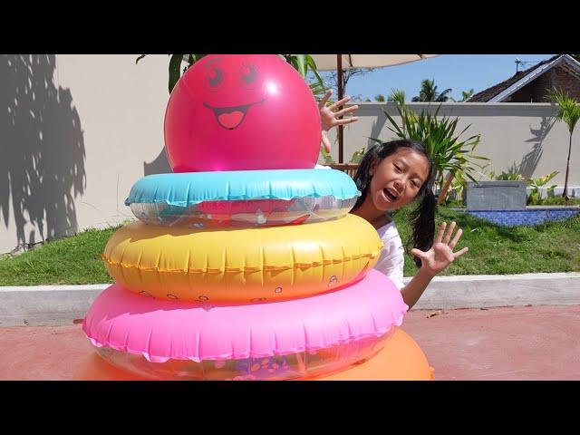 Keysha Play with Inflatable Stacking Rings Toys While Learning Colors - Finger Balloons