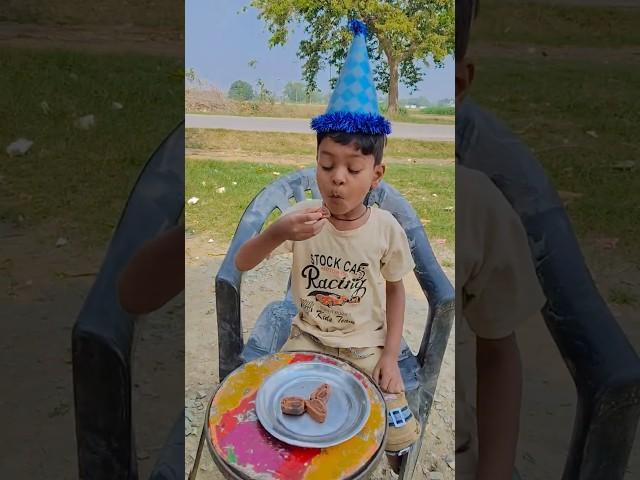 Yuvraj Ne sadak ke kha liya#shorts#funnyvideos #cake 