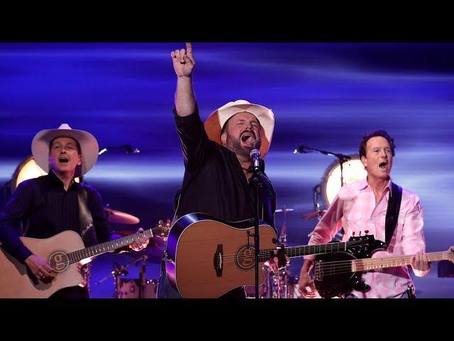 Garth Brooks Performs His Classic ‘Callin’ Baton Rouge’