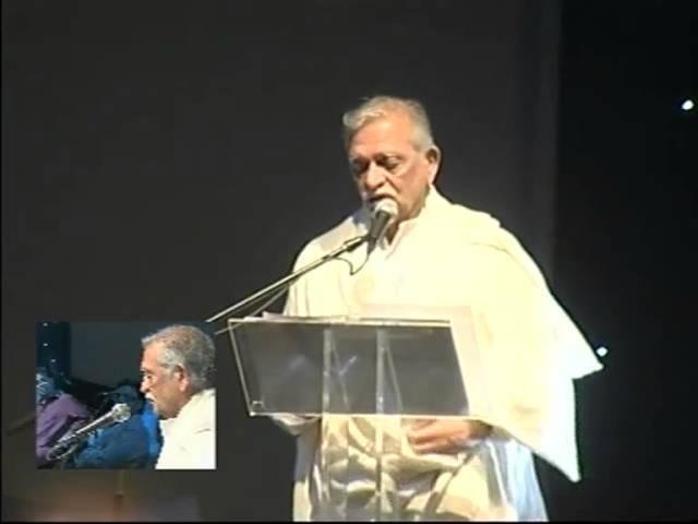 Gulzar recites his poetry at Jagjit Singh Concert