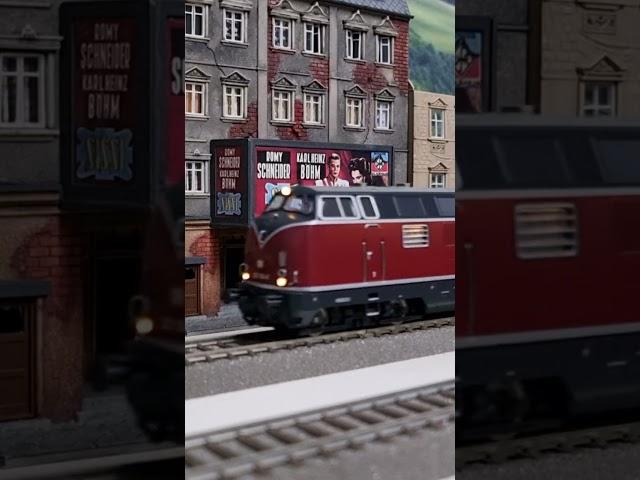 BR 221 in voller Fahrt #1zu87 #bundesbahn #db #deutschebahn #h0 #modellbahn #modelleisenbahn