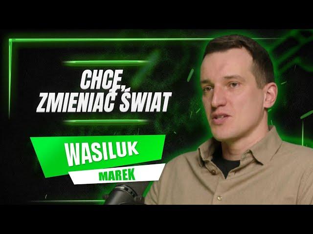 MAREK WASILUK: IRYTUJĄ MNIE SLOGANY I FARMAZONY