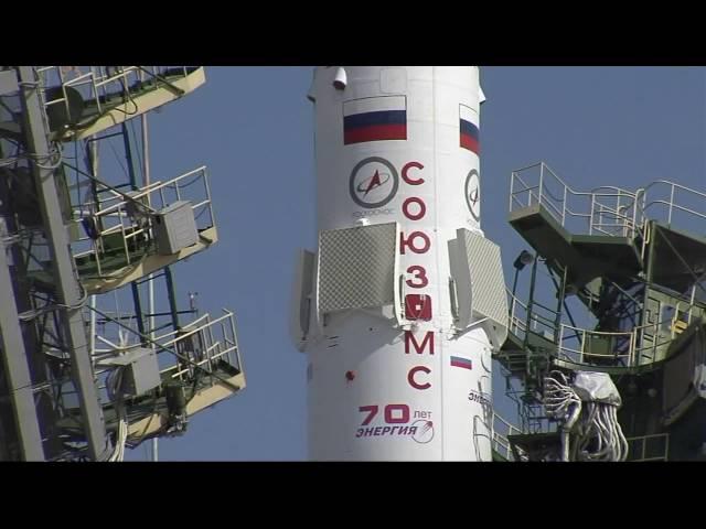 Expedition 48-49 Soyuz Rocket Comes Together and Rolls to Its Launch Pad