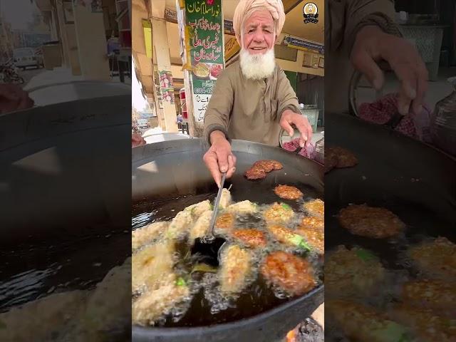 Pakistan main Mashhoor honay wali chapli kabab mirchi  #streetfood