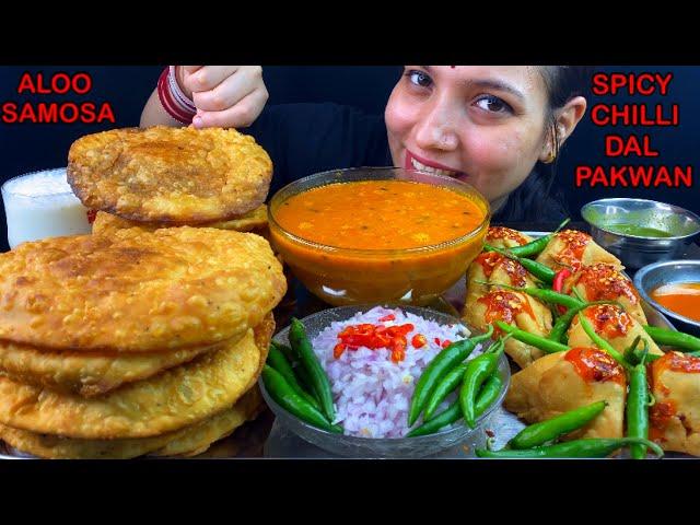 Eating Spicy Dal Pakwan, Aloo Samosa With Chilli | Indian Food Eating Show | Veg Food Mukbang