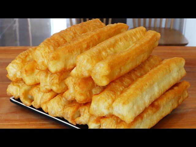 A bowl of flour and a bowl of water, share the way of making deep-fried dough sticks at home