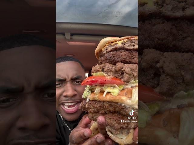 TRYING THE BIGGEST BURGER EVER #food #foodie #foodreview #burger #burgers #funny