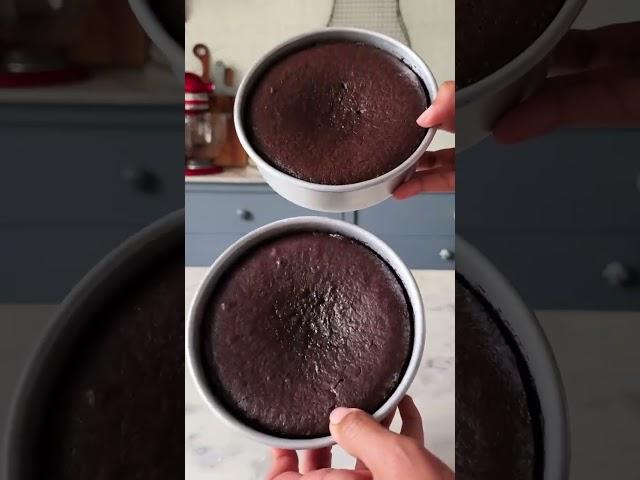 *BEST EVER* DEVILS'S FOOD CAKE  | HOW TO MAKE THE PERFECT CHOCOLATE CAKE #shorts